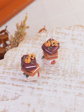 Load image into Gallery viewer, Pumpkin Book Stacks