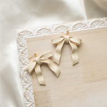 Load image into Gallery viewer, Cherie Bows (Ball Post)