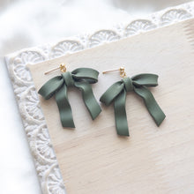 Load image into Gallery viewer, Cherie Bows (Ball Post)