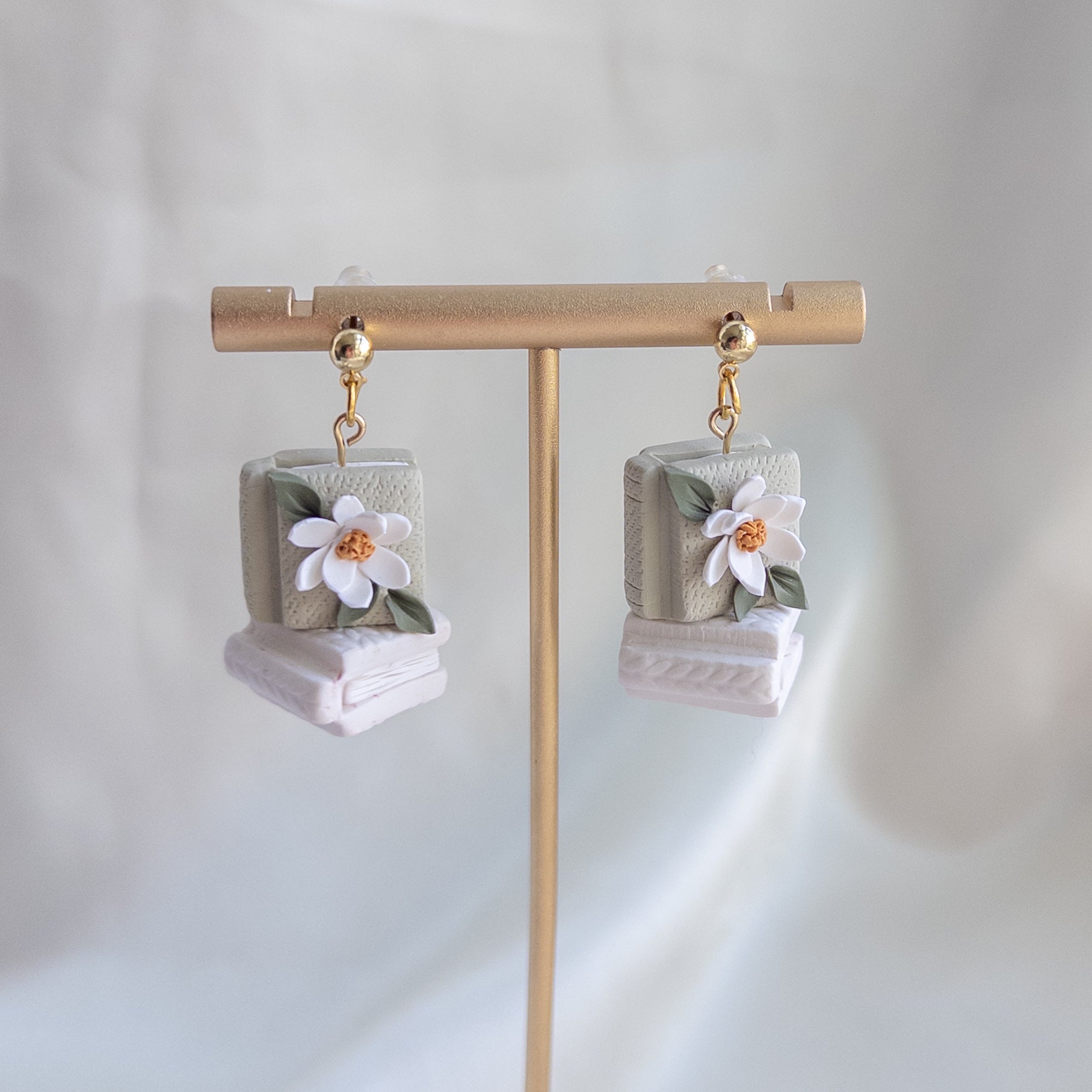 Daisy Book Stack – Sugar Moon Designs