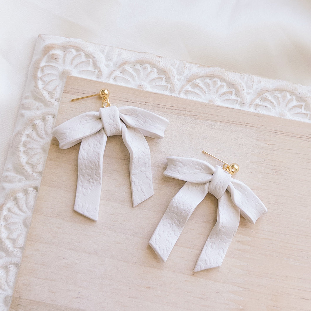 Creme Lace Bows