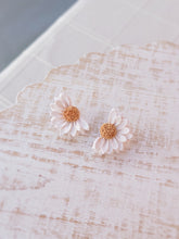 Load image into Gallery viewer, Textured Half Daisies

