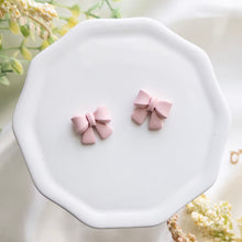 Load image into Gallery viewer, Bow Single Stud set
