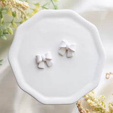 Load image into Gallery viewer, Bow Single Stud set

