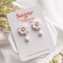 Load image into Gallery viewer, Daisy &amp; Pearl Studs
